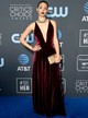 A 2019-es Critics´ Choice titkos nyertese Emmy Rossum volt, aki nem akart királynőnek öltözni, de ez a vörös bársonyruha a Ralph Laurentől annyira divatérzékeny és különleges választás, hogy a vörös szőnyegen nem volt párja