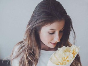 A GLAMOUR-nagykövet divatbemutatóra repült