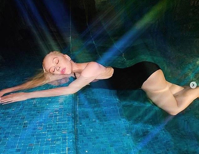 Christina Aguilera fürdőruhában