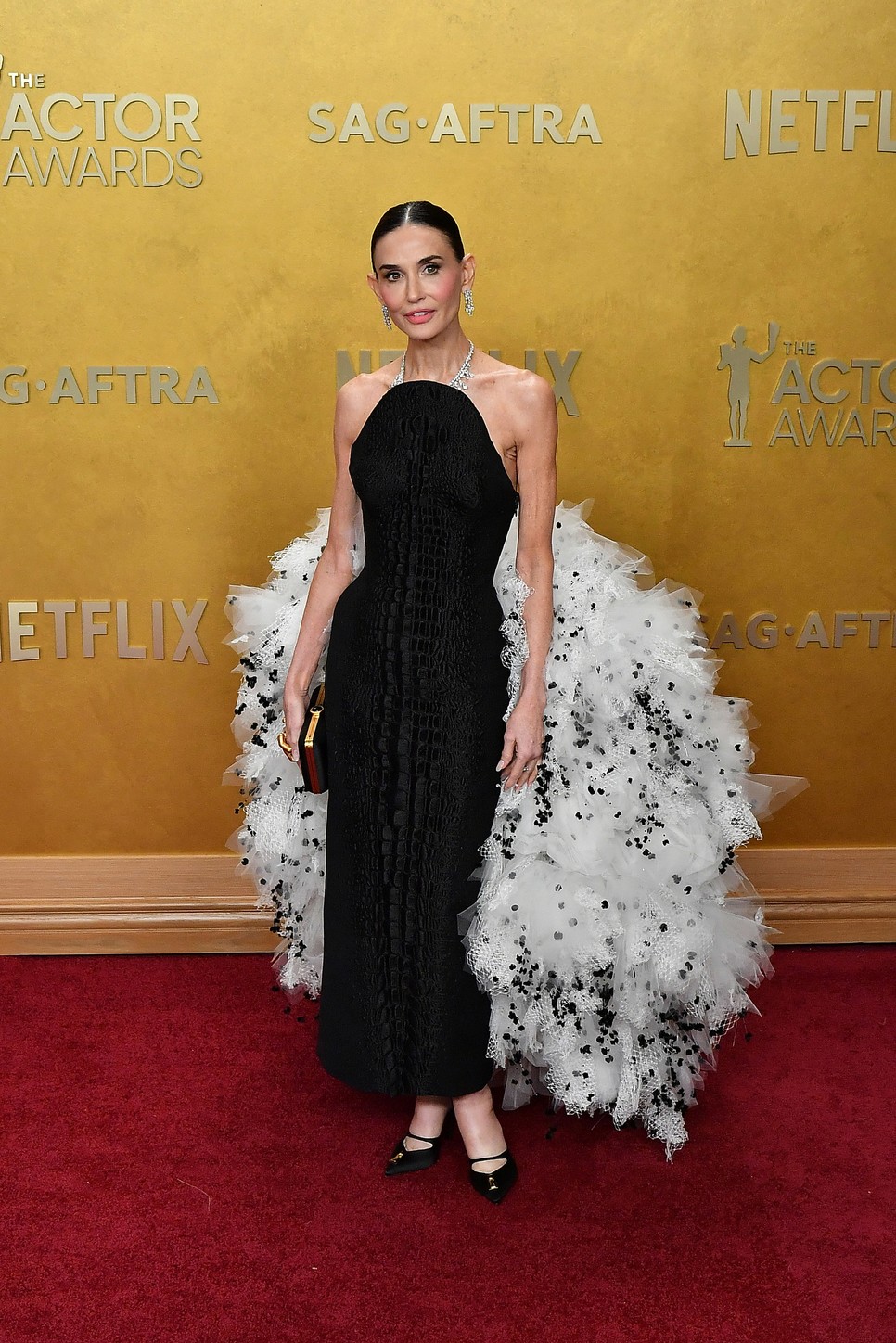 Demi Moore a drámai Schiaparelli ruhájában óriási feltűnést keltett