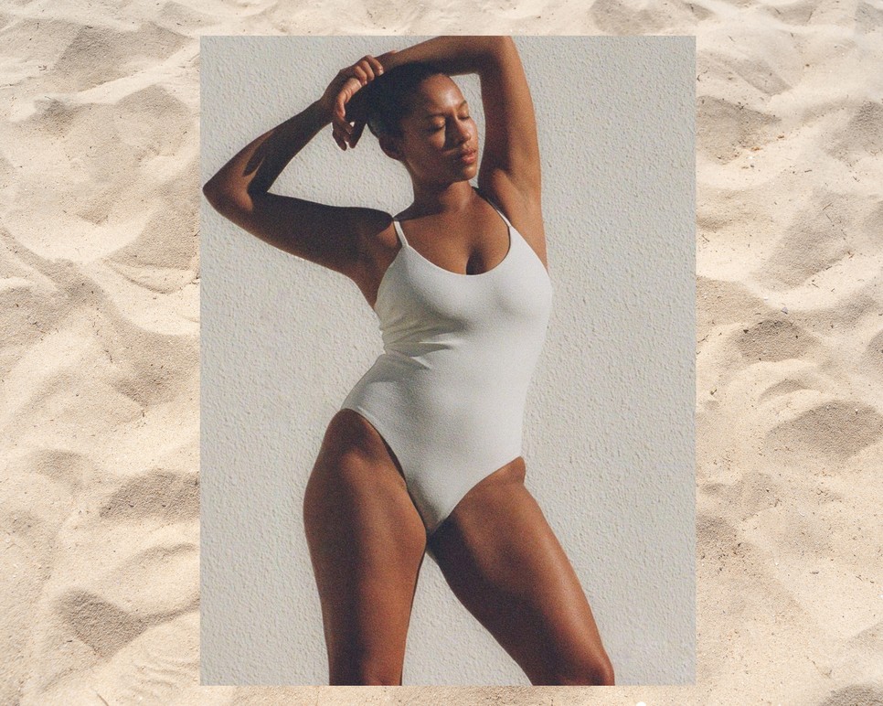 Minimalista esztétika a 2023 nyári divat trendekben.