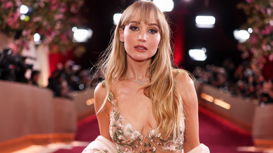 Jennifer Lawrence elbúcsúzott szőke fürtjeitől