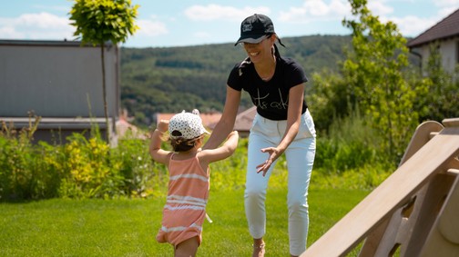 Kényelmes szettet választott mára Emi, a MomWow tervezője 