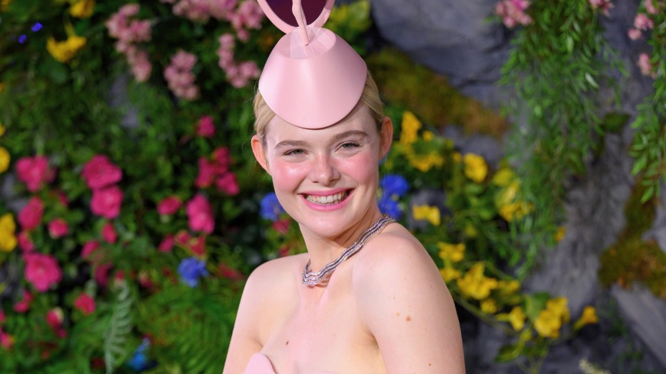 Elle Fanning csak úgy ragyogott Az éhezők viadala: Az aratás hajnala londoni bemutatóján