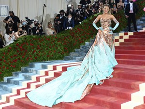 Micsoda átalakulás! Így nézett ki Blake Lively élete első Met-gáláján!