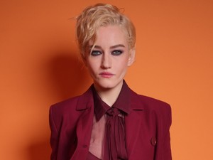 Az Inventing Annából is ismert Julia Garner áttörést jelentő szerepét a festészet és az ökölvívás inspirálták