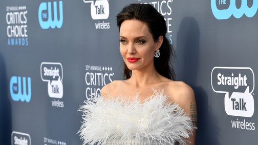 Angelina Jolie összejött egy 21 évvel fiatalabb hírességgel?
