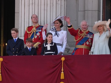 Csodaszép fotó készült a királyi családról, sokan mégis csalódottak a kép láttán