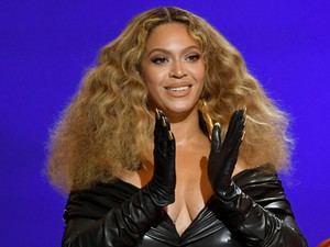 Látnod kell Beyoncé második eszméletlen szerelését a Grammy gáláról