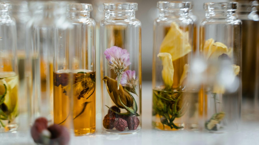 Az aromaterápia egyre népszerűbb a természetes gyógymódokat kedvelő páciensek között, de már az orvosok ei elismerik az illóolajok jótékony hatásait