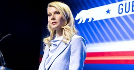 A politikus - Gwyneth Paltrow elnökként? Nem is lenne rossz! Oké, itt még a sorozat sem tart, de egy nagyon erős iskolai diákszövetségi verseny után a fiatal, politikai babérokra törő Payton Hobart (Ben Platt) a második évadban még magasabbra elemi a tétet, és képviselőnek indul New Yorkban. Megtalalálható a Netflixen.