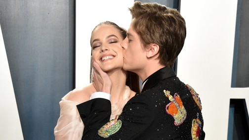 10 zseniálisan elkapott szerelmes pillanat a Palvin Barbara és Dylan Sprouse házaspárról, ami nem a kameráknak szólt 