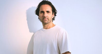 „Ahhoz, hogy valaki divatházzá tudjon válni, nem elég szép ruhákat tervezni és a közösségi médiában jól kommunikálni. Ennél sokkal több kell!” - interjú Baldaszti Péterrel, a Nanushka társtulajdonosával