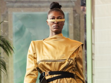 Párizsban mutatott be az EVELINFINK, ruhái erőt adnak a nőknek