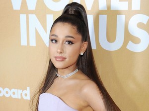 Na ne! Ariana Grande közösen tetováltatott a 93 éves nagyijával