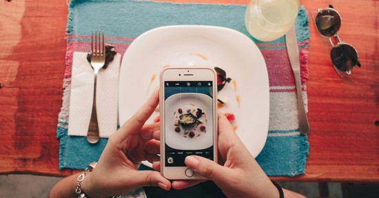 A háromkezű szakács ragasztót ajánl a vacsorád egyik hozzávalójának, mégis rengetegen követik