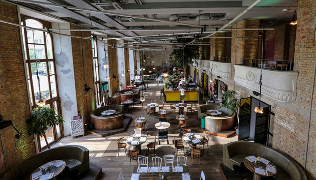 Elindult a KIOSK reggeli: nem győzünk válogatni a finomságok közül