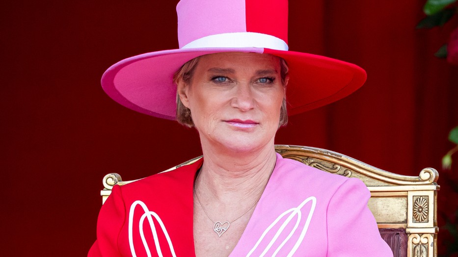 Delphine belga hercegnő rendre meghökkenti az alattvalókat öltözködésével