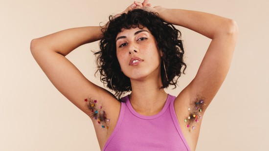 Így győzte meg a világ a nőket, hogy muszáj szőrteleníteniük