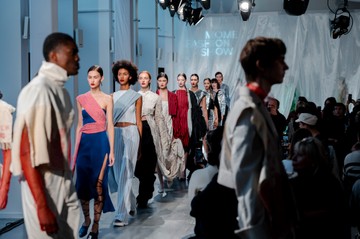 Ghete Gergő,  Krausz Náda, Keresztes Nóra, Borcsik Liza öltözékei a Mome Fashion Show 2024-en