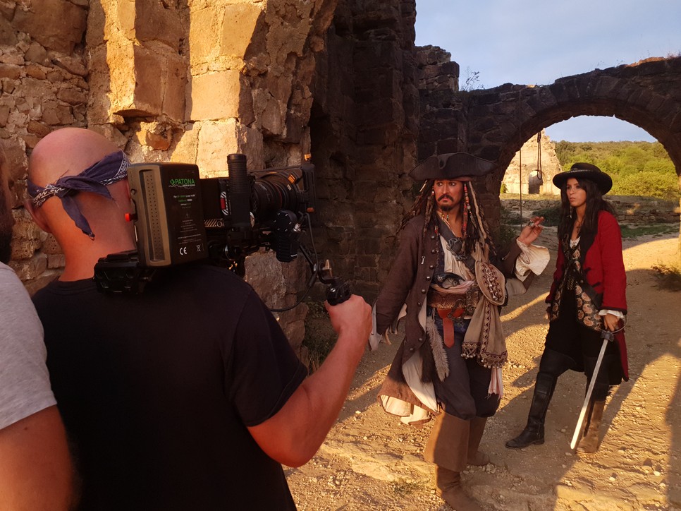 Ádám a megszólalásig hasonlít Johnny Depp karakterére