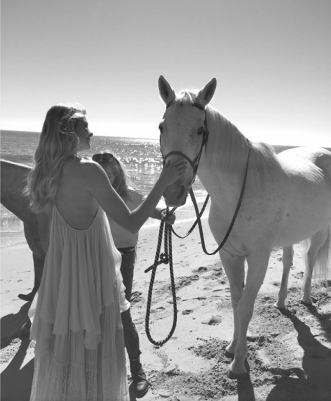 Még több fotó Mihalik Enikő Chloé kampányából