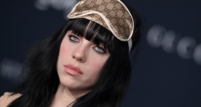Billie Eilish egy Gucci takaró alatt mutatta meg új szerelmét