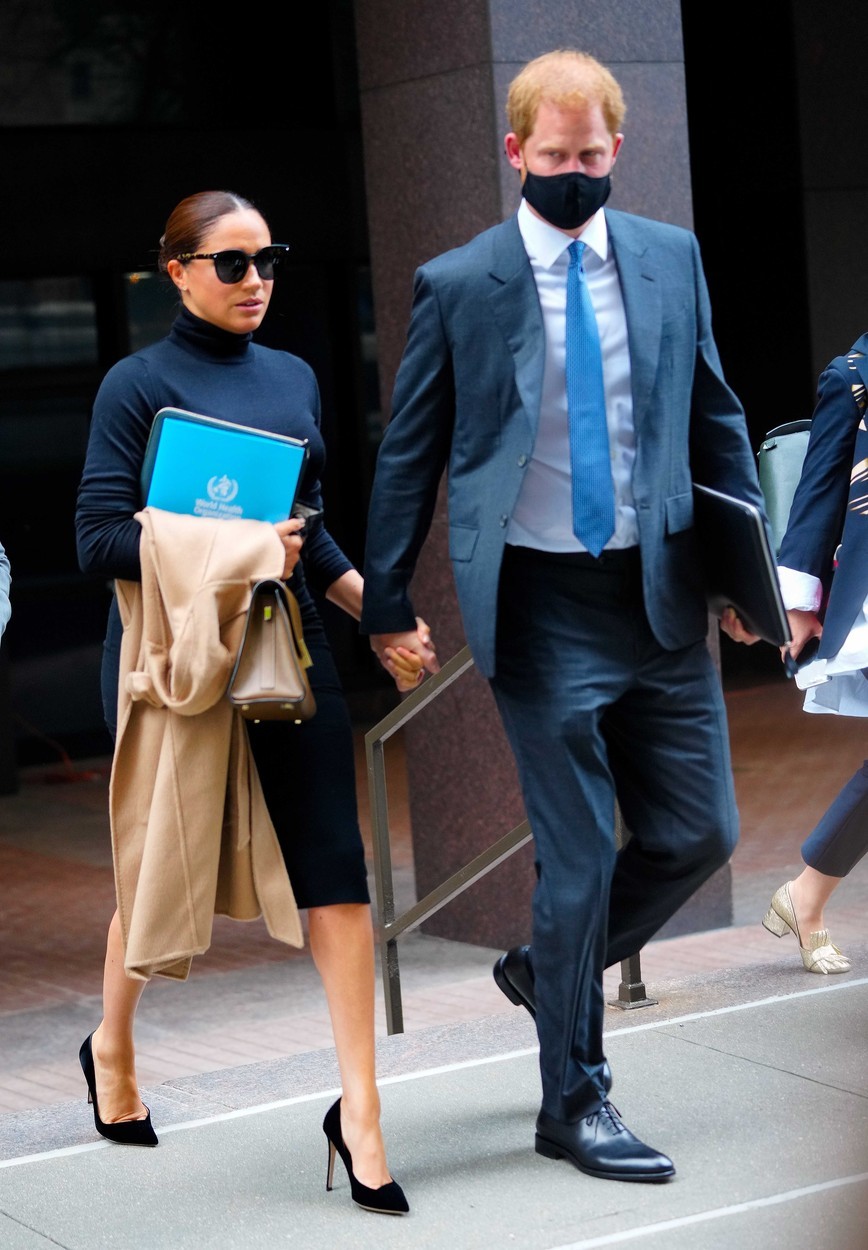 Meghan Markle szettjei egyre merészebbek New York-ban, mi pedig szóhoz sem jutunk tőle!