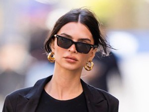 Csak feketében, de Emily Ratajkowski így is elképesztő