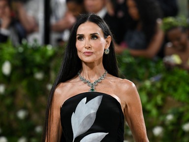 A 61 éves Demi Moore bevállalta a meztelenruhát, és tarolt