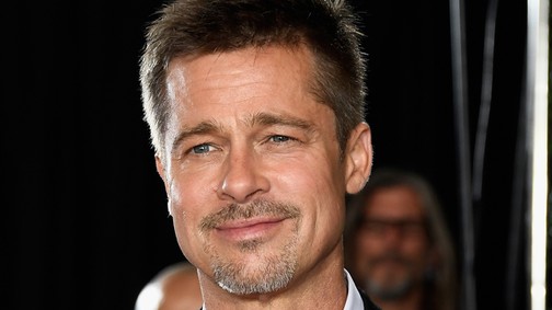 Brad Pitt annyira sármos új filmjének forgatásán, hogy nem találunk rá szavakat