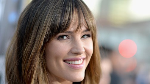 Jennifer Garner egy csirkét sétáltat pórázon! Micsoda háziállat!