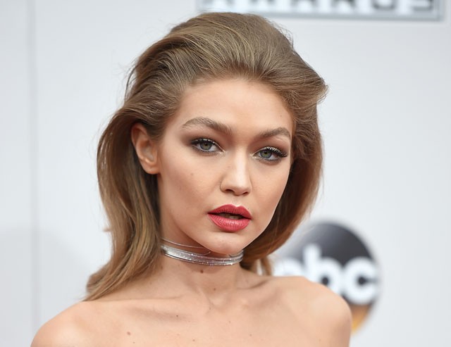 gigi hadid, donald trump, melania trump, viccelődés, rasszista, american music awards