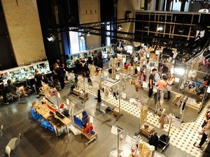 Lily Cole Boglárka fehérneműjében