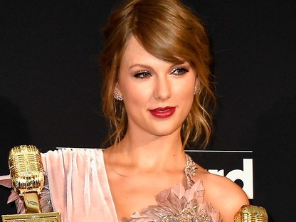 Taylor Swift haja vörös lett és annyira jól áll neki, mint még soha semmi! 