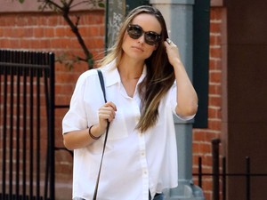 Napi cuki: édes közös fotót posztolt Olivia Wilde újszülött babájával