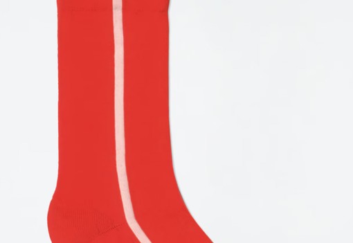 Hivatalosan is ez lett 2025 legstílusosabb zokni trendje