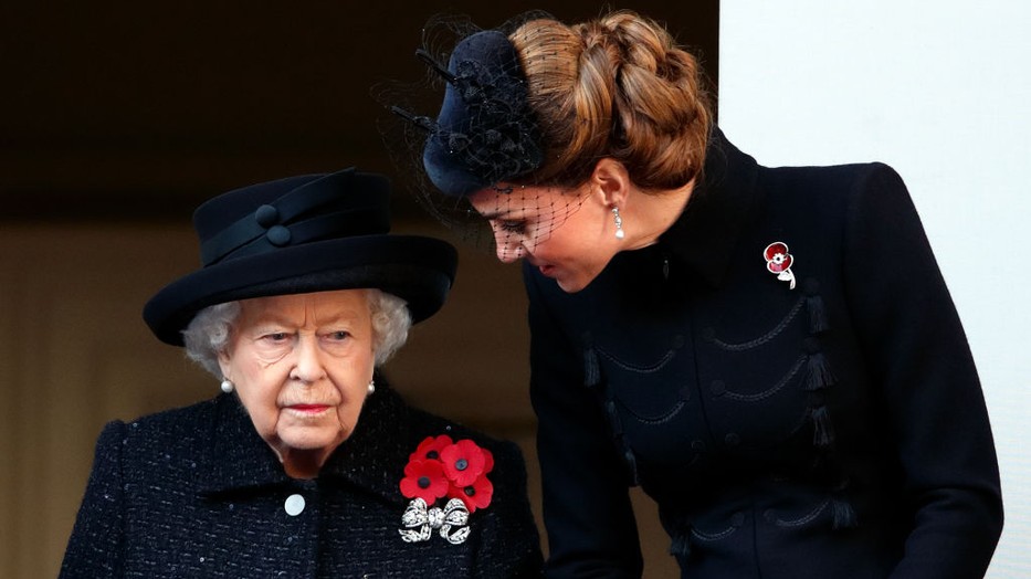 Erzsébet királynő többször is megjegyzést tett Katalin hercegné külsejére