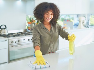 Ezt a részét a hűtőnek mindenki elfelejti tisztítani, pedig balesetveszélyes lehet, és a villanyszámlát is megdobhatja