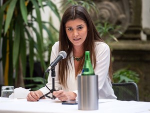 Íme az első szoptató nő az olasz parlamentben - igen, ők már itt tartanak