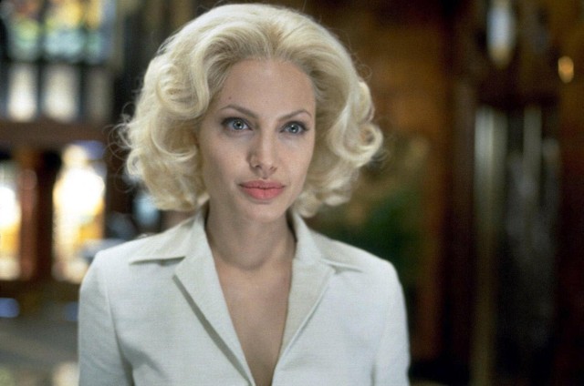 Angelina Jolie haja SZŐKE!