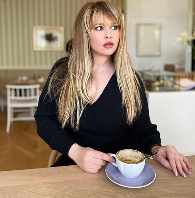 Király Linda maszkkal harcol az influenza ellen