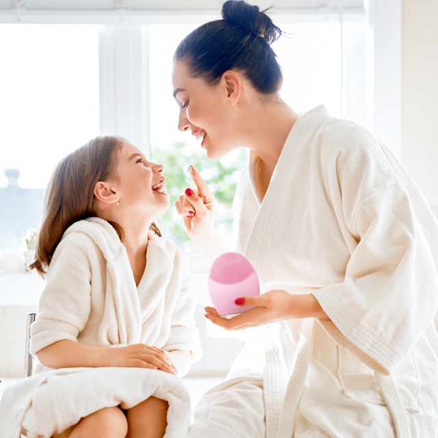 A bőrápolást nem lehet elég korán kezdeni - Tanulj a legfontosabb nőtől az életedben