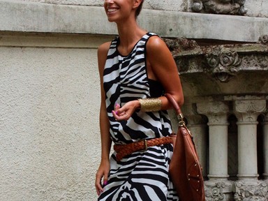 Dukai Regina lenge ruhában élvezi a kánikulát