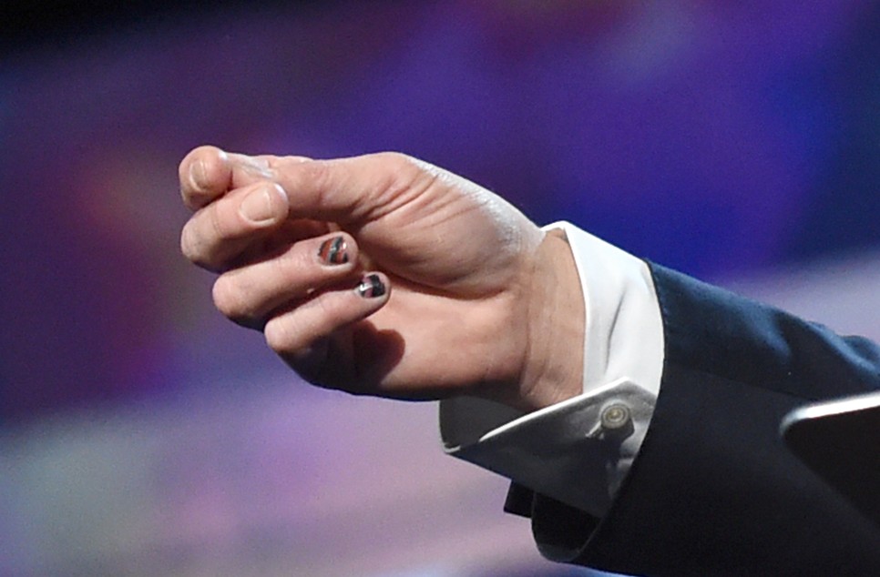  Brad Pitt körmei közelről