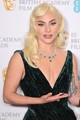 Lady Gaga a 2022-es British Academy Face Awards vörös szőnyegén