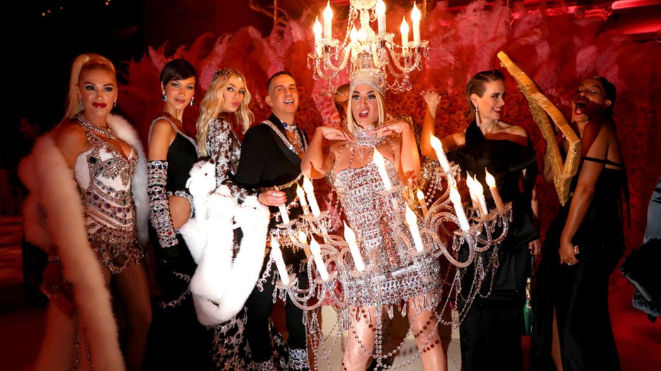 Katy Perry csillárként a 2019-es 'Camp: Notes on Fashion' című kiállítás gálamegnyitóján