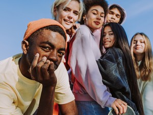 A következő nagy Ő csak egy húzásnyira van, és egyéb hazugságok, amiket elhiszünk az online randizásról