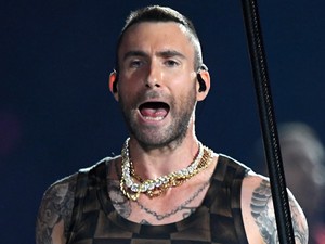 Adam Levine gyerekeinél nincs cukibb: így nézték apukájukat a Super Bowlon