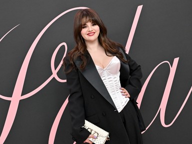 Selena Gomez pucéran posztolt a fürdőkádból, imádjuk az új korszakát